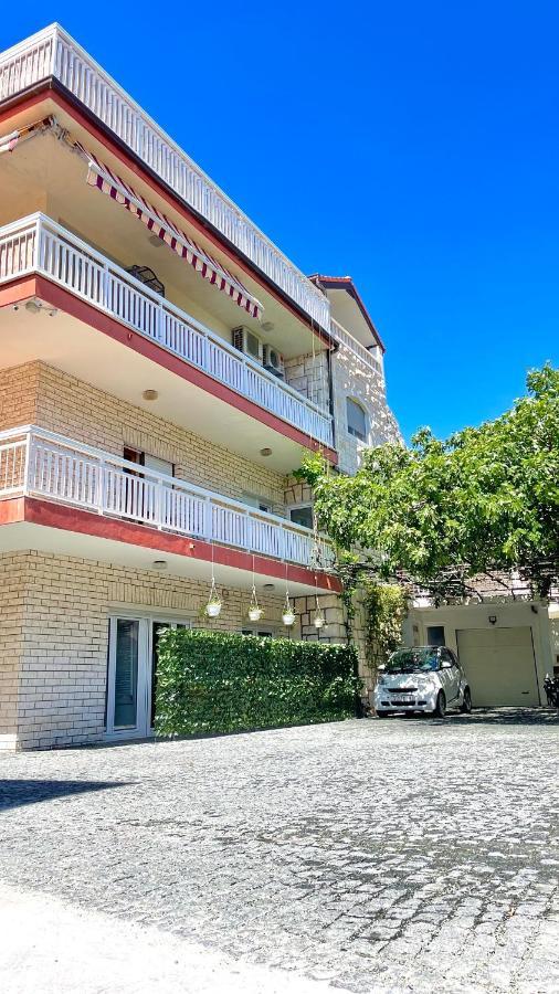 Apartments Neven Омиш Экстерьер фото