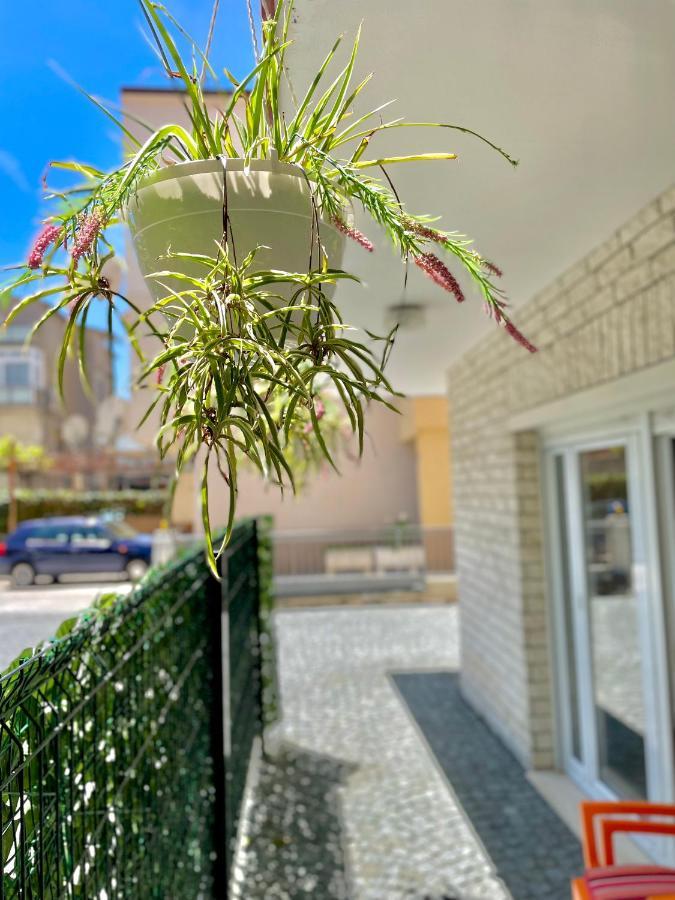 Apartments Neven Омиш Экстерьер фото