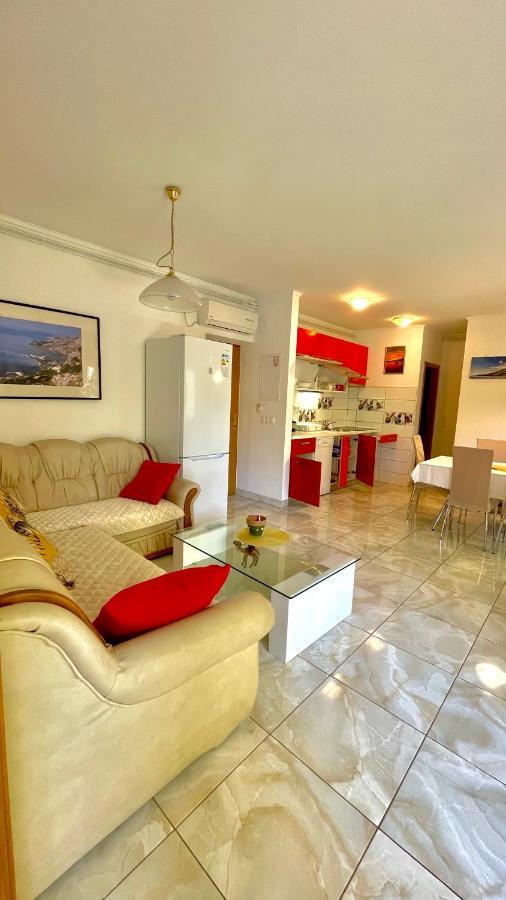 Apartments Neven Омиш Экстерьер фото