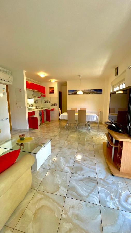 Apartments Neven Омиш Экстерьер фото