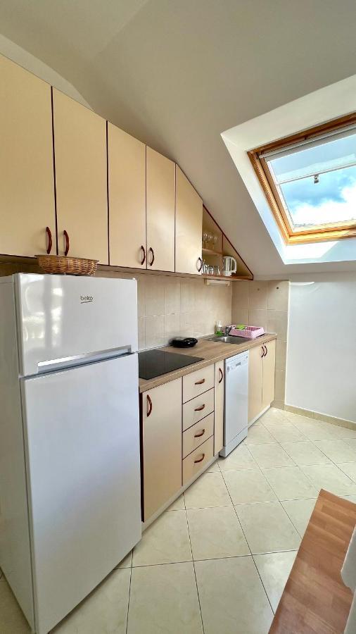 Apartments Neven Омиш Экстерьер фото
