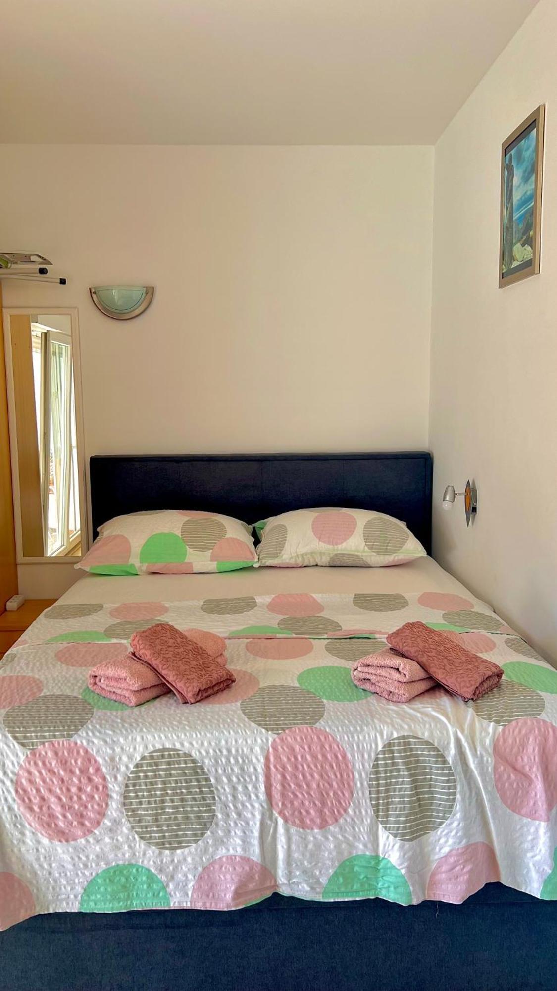 Apartments Neven Омиш Экстерьер фото