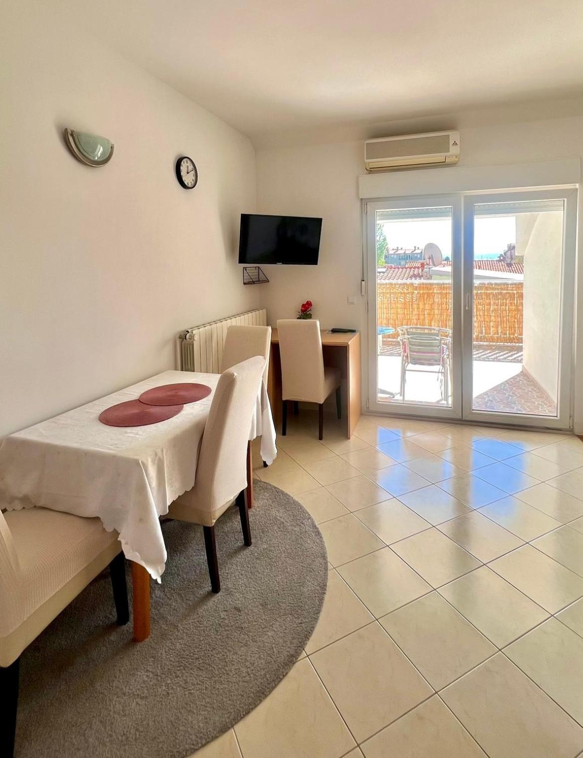 Apartments Neven Омиш Экстерьер фото