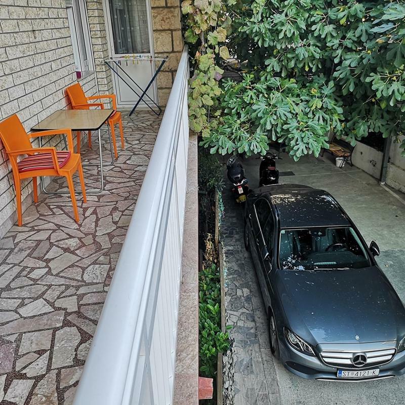 Apartments Neven Омиш Экстерьер фото